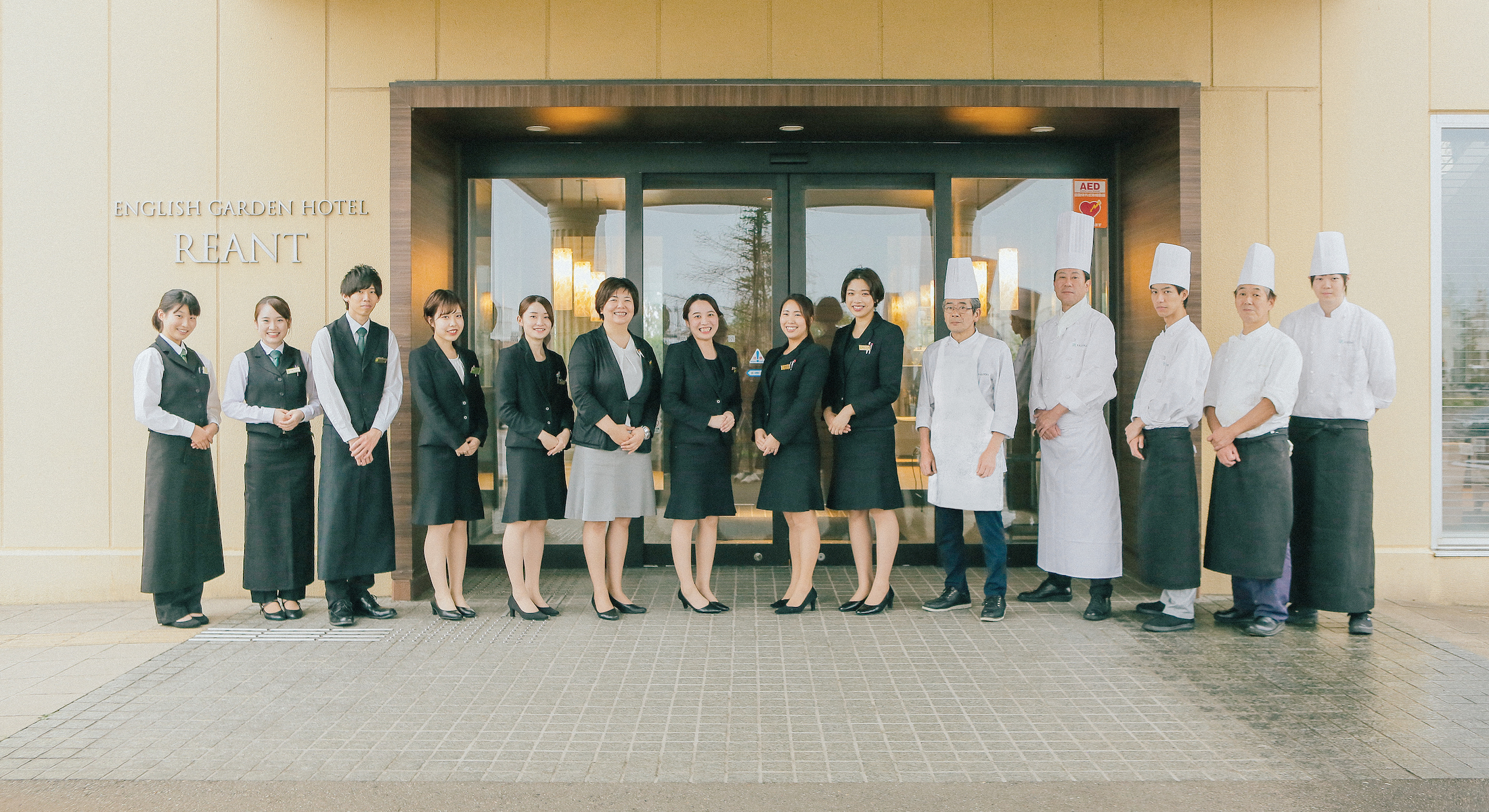  hotel  staff  ENGLISH GARDEN HOTELREANT